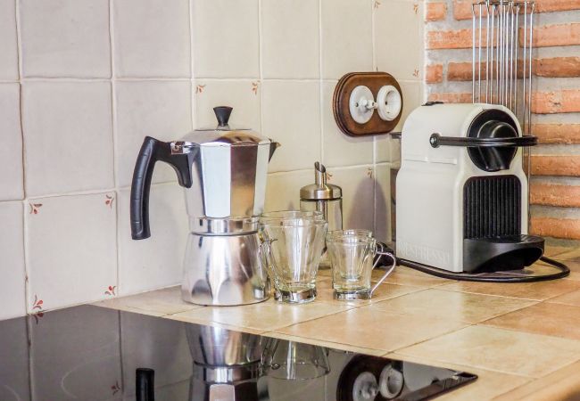 Kitchen of this house with fireplace in El Torcal