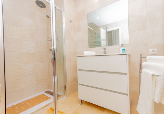 Bathroom of this studio in Torremolinos
