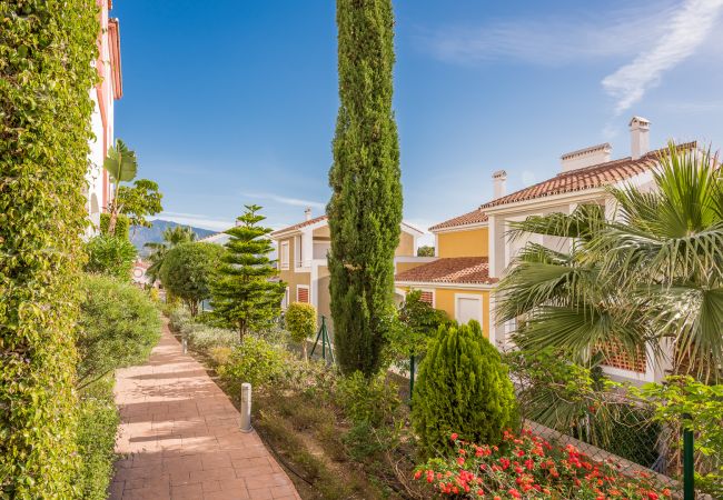 Community garden of this apartment in Marbella