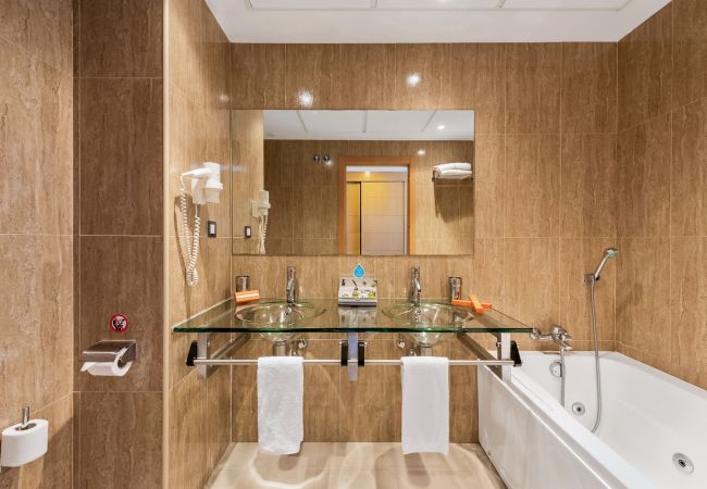 Bathroom of this apartment in Marbella