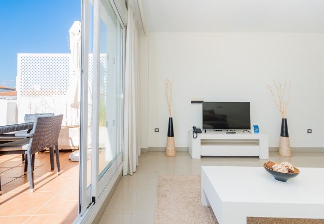 Living room of this apartment in Marbella