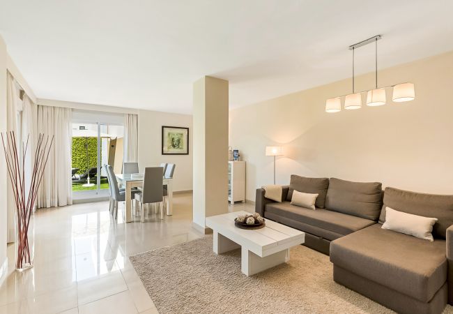 Living room of this apartment in Marbella