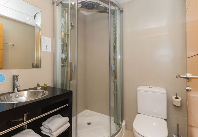 Bathroom of this apartment in Marbella