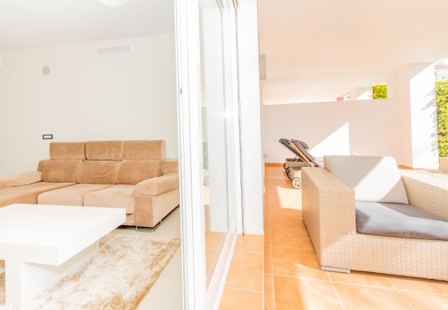 Living room of this apartment in Marbella