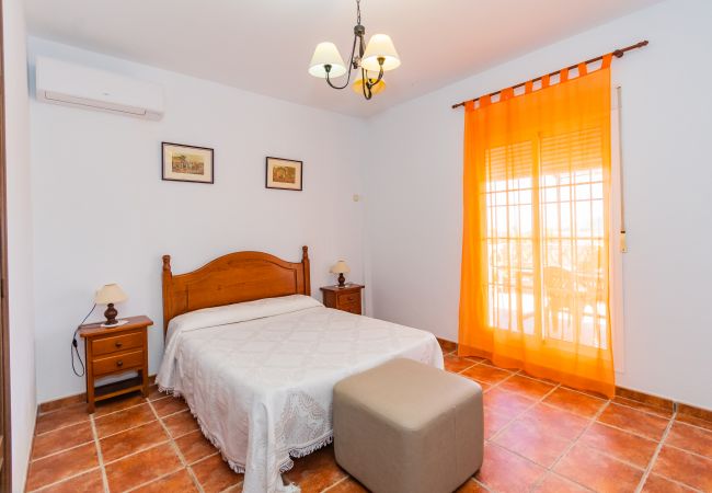Bedroom of this house with fireplace in Coín