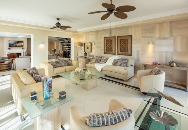 Apartment in Marbella - Cubo's Luxury Beach Front Duplex Puerto Banus