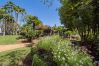 Garden of this apartment in Los Naranjos (Marbella)