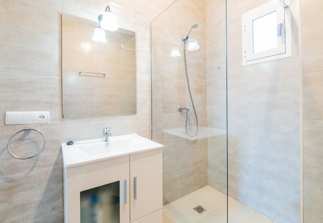Bathroom of this rural house in Alhaurín el Grande