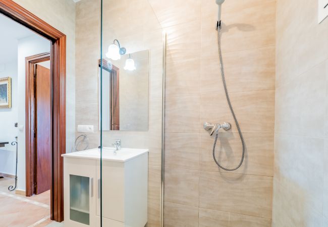 Bathroom of this rural house in Alhaurín el Grande