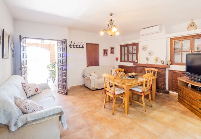 Dining room of this rural house in Alhaurín el Grande