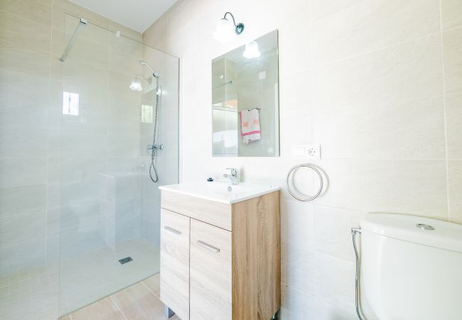 Bathroom of this rural house in Alhaurín el Grande