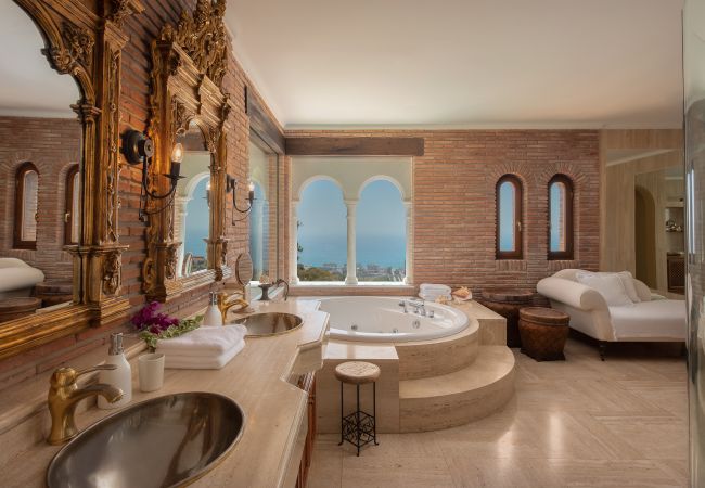 Villa in Málaga - Cubo's Mountain Bayview Luxury Villa