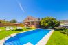 Pool and garden of this great Villa in Alhaurín