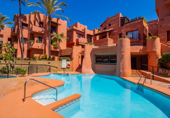 Communal pool of the apartment near the beach with parking included