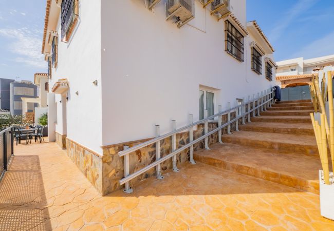 Rent by room in Torre de Benagalbon - Cubo's Hostal William's Sunny 1 with Breakfast