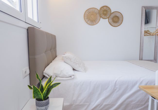 Rent by room in Torre de Benagalbon - Cubo's Hostal William's Sunny 5 with Breakfast