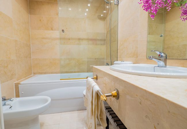 House in Málaga - Cubo's Gibralfaro Townhouse