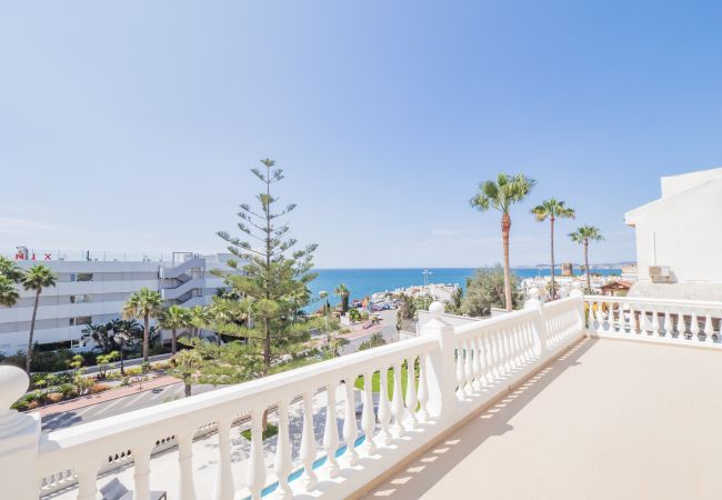 Villa in Benalmádena - Cubo's Beach Front Villa Benalmadena