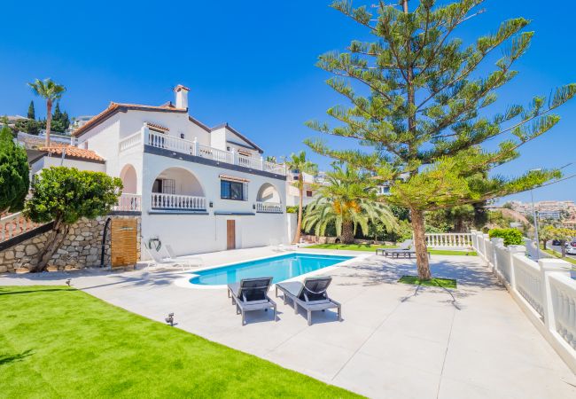 Villa in Benalmádena - Cubo's Beach Front Villa Benalmadena