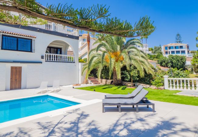 Villa in Benalmádena - Cubo's Beach Front Villa Benalmadena