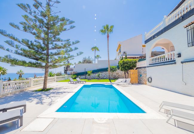 Villa in Benalmádena - Cubo's Beach Front Villa Benalmadena