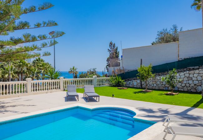 Villa in Benalmádena - Cubo's Beach Front Villa Benalmadena