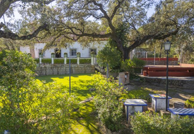 Cottage in Guillena - Cubo's Quinta de los Cisnes & minigolf included