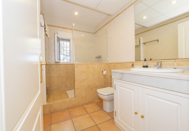 Cottage in Guillena - Cubo's Quinta de los Cisnes & minigolf included