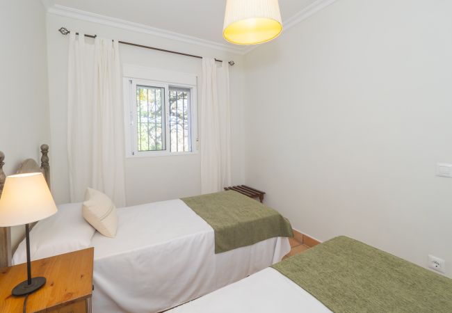Cottage in Guillena - Cubo's Quinta de los Cisnes & minigolf included