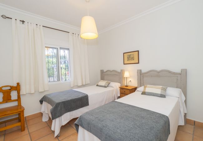 Cottage in Guillena - Cubo's Quinta de los Cisnes & minigolf included