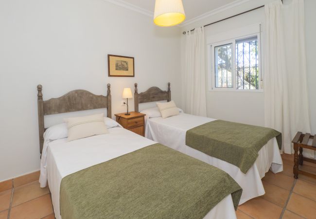 Cottage in Guillena - Cubo's Quinta de los Cisnes & minigolf included
