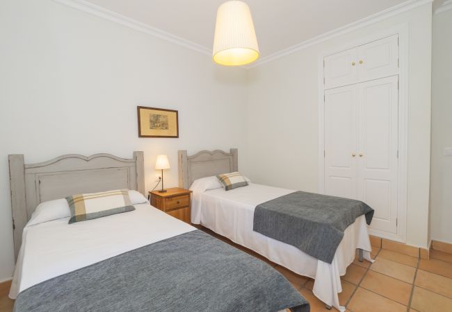 Cottage in Guillena - Cubo's Quinta de los Cisnes & minigolf included