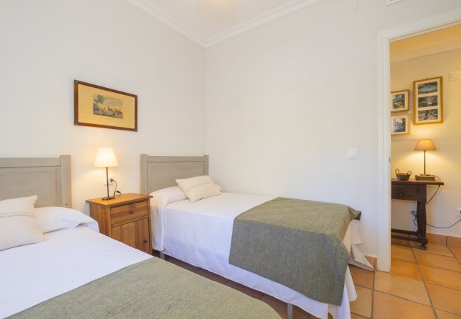 Cottage in Guillena - Cubo's Quinta de los Cisnes & minigolf included