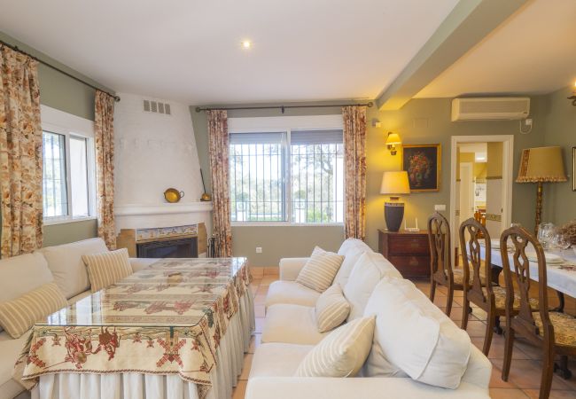 Cottage in Guillena - Cubo's Quinta de los Cisnes & minigolf included