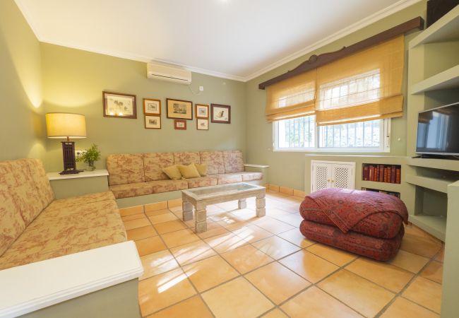 Cottage in Guillena - Cubo's Quinta de los Cisnes & minigolf included