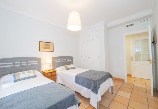 Cottage in Guillena - Cubo's Quinta de los Cisnes & minigolf included