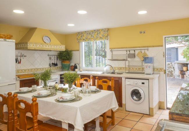 Cottage in Guillena - Cubo's Quinta de los Cisnes & minigolf included
