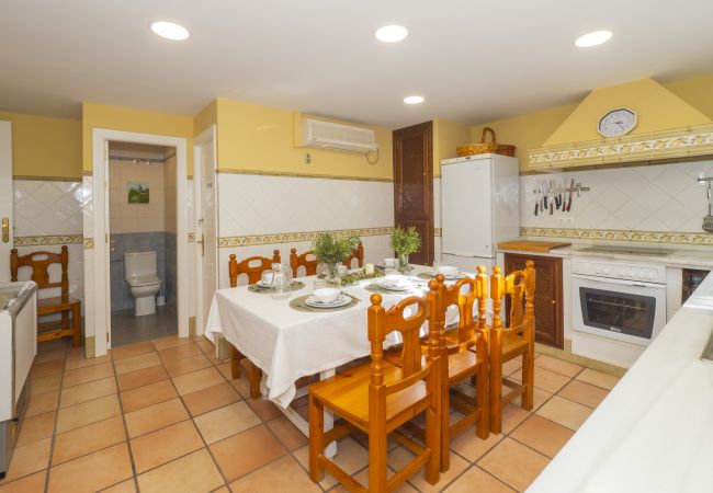 Cottage in Guillena - Cubo's Quinta de los Cisnes & minigolf included