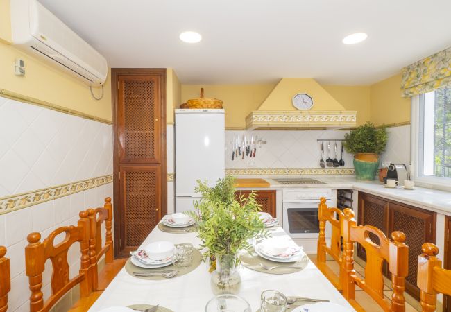 Cottage in Guillena - Cubo's Quinta de los Cisnes & minigolf included