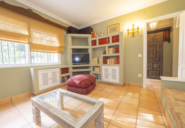 Cottage in Guillena - Cubo's Quinta de los Cisnes & minigolf included