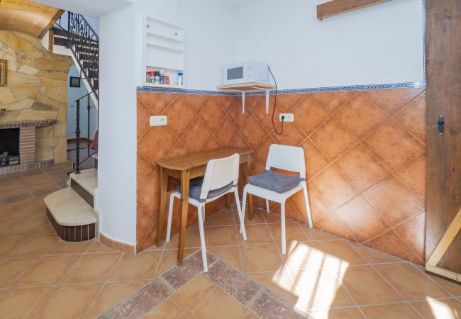 Cottage in Alhaurín el Grande - Cubo's Casa La Bravo BBQ Roof Terrace