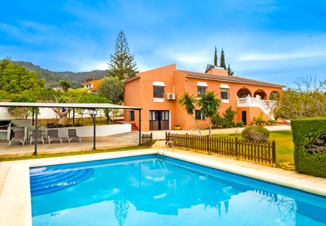 Cottage in Alhaurin de la Torre - Cubo's Pink Townhouse Los Manantiales