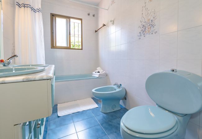 Cottage in Alhaurin de la Torre - Cubo's Pink Townhouse Los Manantiales
