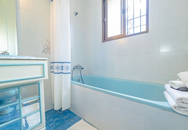 Cottage in Alhaurin de la Torre - Cubo's Pink Townhouse Los Manantiales