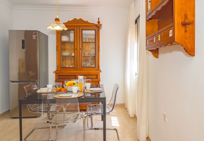 Cottage in Alhaurin de la Torre - Cubo's Pink Townhouse Los Manantiales