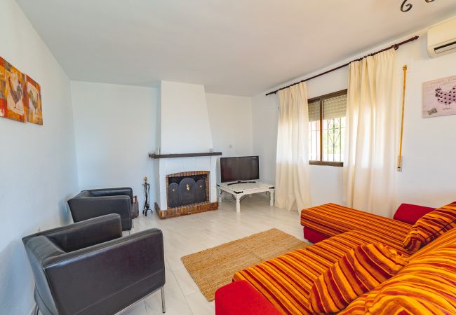 Cottage in Alhaurin de la Torre - Cubo's Pink Townhouse Los Manantiales