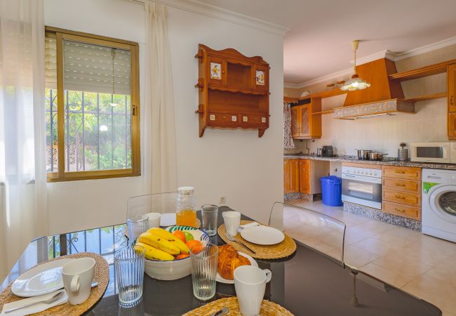 Cottage in Alhaurin de la Torre - Cubo's Pink Townhouse Los Manantiales