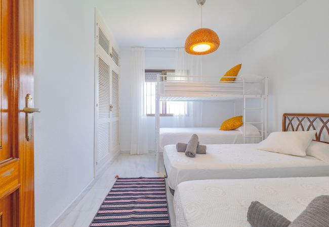 Cottage in Alhaurin de la Torre - Cubo's Pink Townhouse Los Manantiales