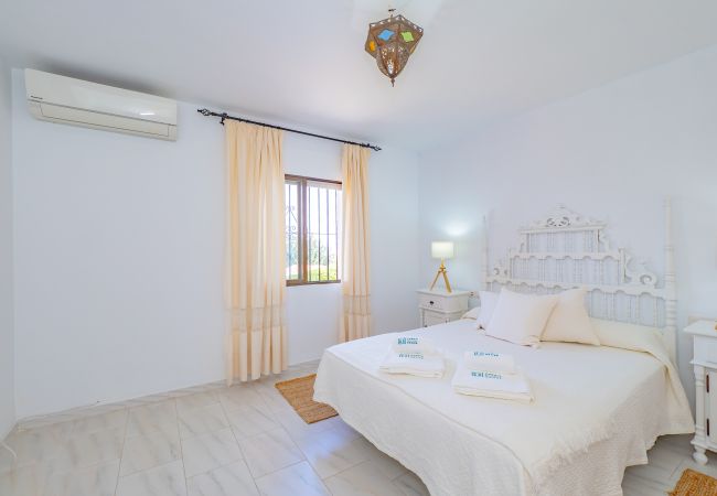 Cottage in Alhaurin de la Torre - Cubo's Pink Townhouse Los Manantiales