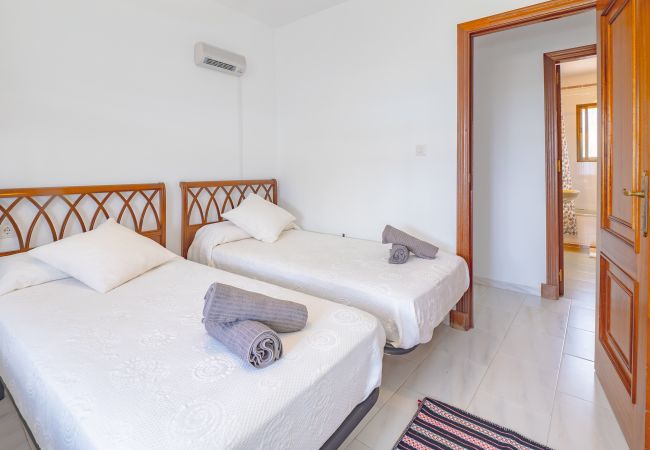 Cottage in Alhaurin de la Torre - Cubo's Pink Townhouse Los Manantiales
